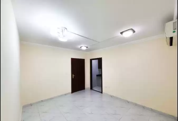 Wohn Klaar eigendom Studio U/F Wohnung  zu vermieten in Doha #15682 - 1  image 